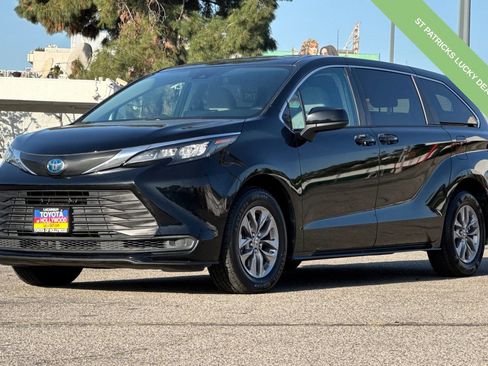 Used 2024 Toyota Sienna LE image 8