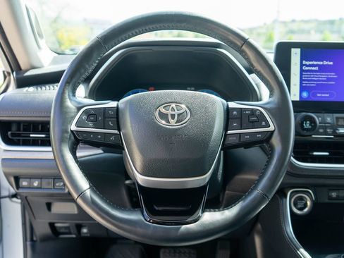 Used 2024 Toyota Grand Highlander AWD image 18
