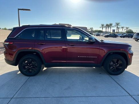 Certified 2023 Jeep Grand Cherokee Limited w/ Trailer Tow Prep Group (B) AWD/4WD image 6