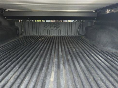 Used 2024 Jeep Gladiator Mojave AWD/4WD image 6