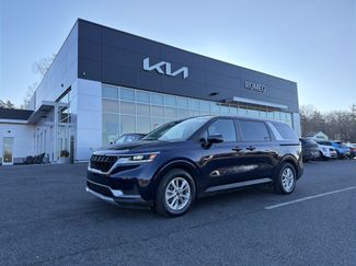 Used 2023 Kia Carnival LX video 1