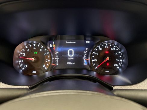 Used 2025 Jeep Compass Latitude AWD/4WD image 13