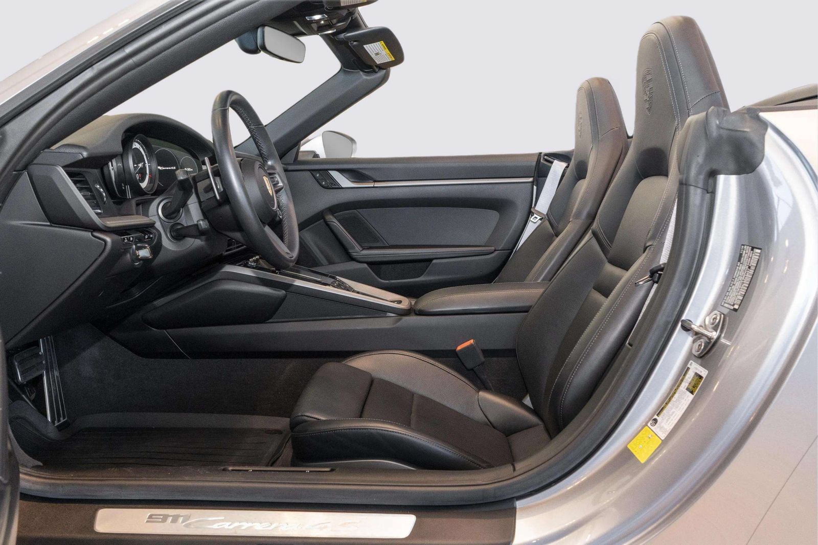 Used 2020 Porsche 911 Cabriolet image 19