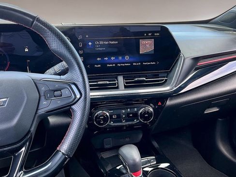 Used 2025 Chevrolet Trax RS w/ Sunroof Package image 6