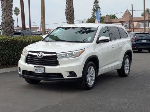 Used 2015 Toyota Highlander LE image 3