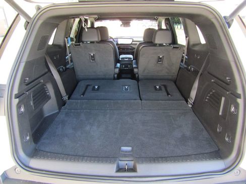 Used 2025 Buick Enclave Preferred AWD/4WD image 38