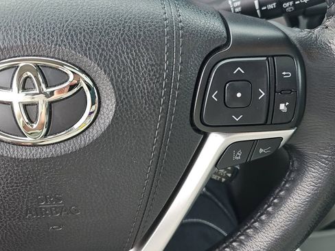 Used 2020 Toyota Sienna XLE w/ Carpet Mat Package image 12