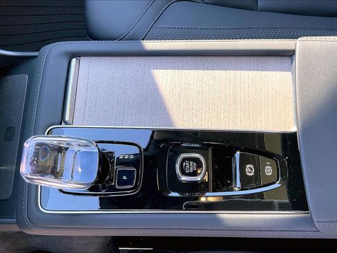 Used 2025 Volvo XC90 B6 Core w/ Protection Package Premier image 20