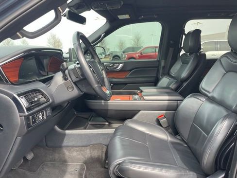 Used 2024 Lincoln Navigator Premiere image 22