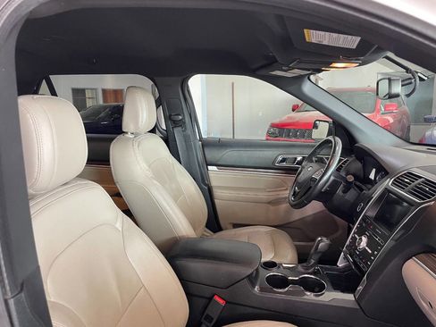 Used 2018 Ford Explorer Limited image 33