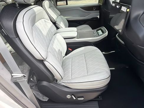 New 2027 Lincoln Navigator L Black Label AWD/4WD image 18