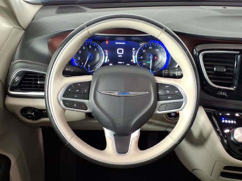Used 2020 Chrysler Pacifica Limited FWD image 14