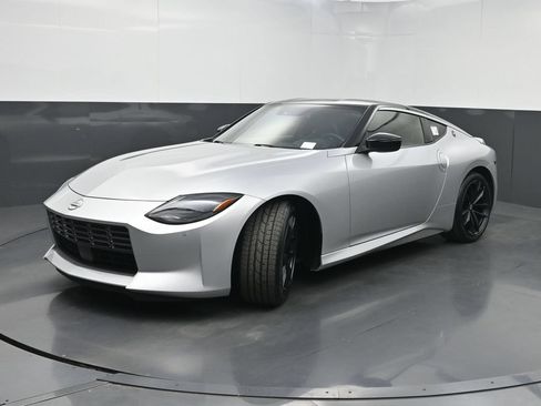 Used 2025 Nissan Z Performance w/ Floor Mat Package RWD image 20