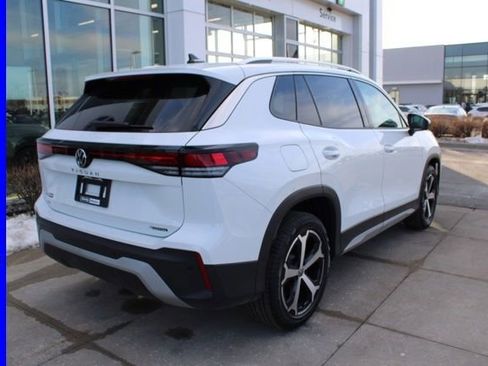 Used 2025 Volkswagen Tiguan SE image 6