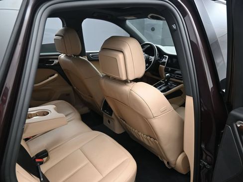Used 2023 Porsche Macan S AWD/4WD image 8