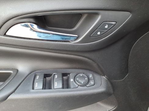 Used 2019 Chevrolet Equinox LT image 12