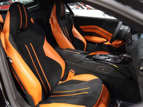 Used 2020 Aston Martin V8 Vantage Coupe RWD image 38
