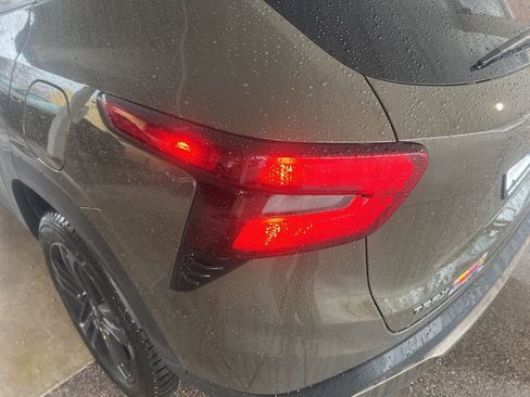 Used 2024 Chevrolet Trax ACTIV w/ Sunroof Package image 32