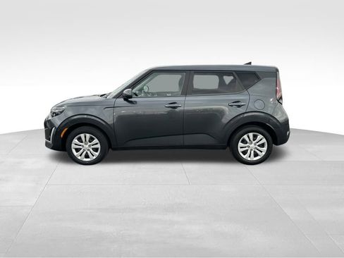 Used 2023 Kia Soul LX image 4