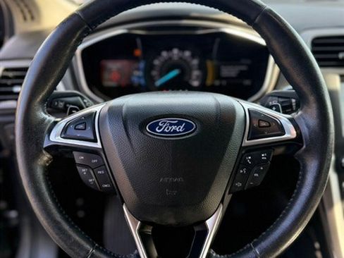 Used 2018 Ford Fusion SE w/ Fusion SE Technology Package FWD image 26