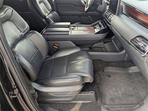 Used 2022 Lincoln Navigator 4WD image 24
