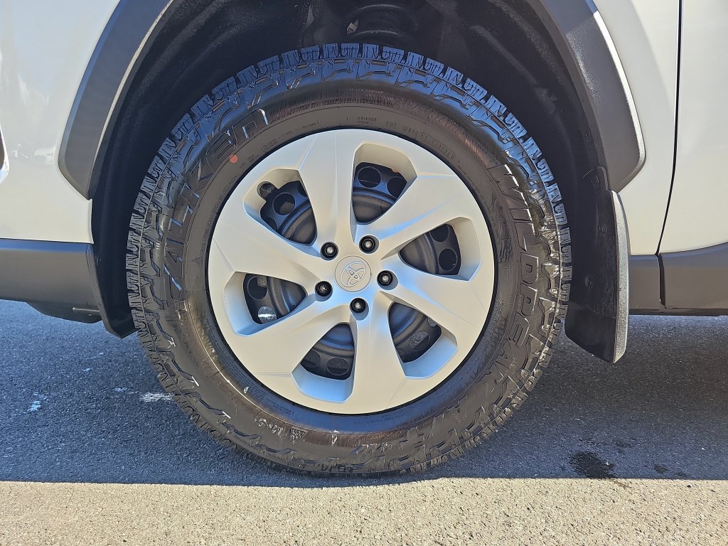 Used 2024 Toyota RAV4 LE AWD/4WD image 24