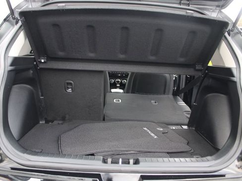 Used 2023 Hyundai Venue SEL FWD image 15