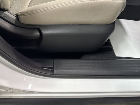 Used 2025 Nissan Rogue SV image 37