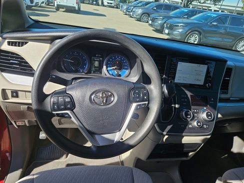 Used 2020 Toyota Sienna LE image 16
