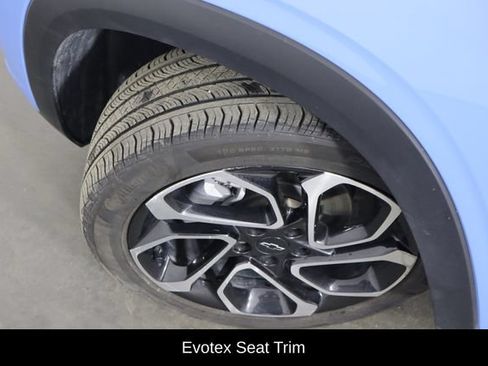 Used 2024 Chevrolet Trax RS w/ Sunroof Package FWD image 34