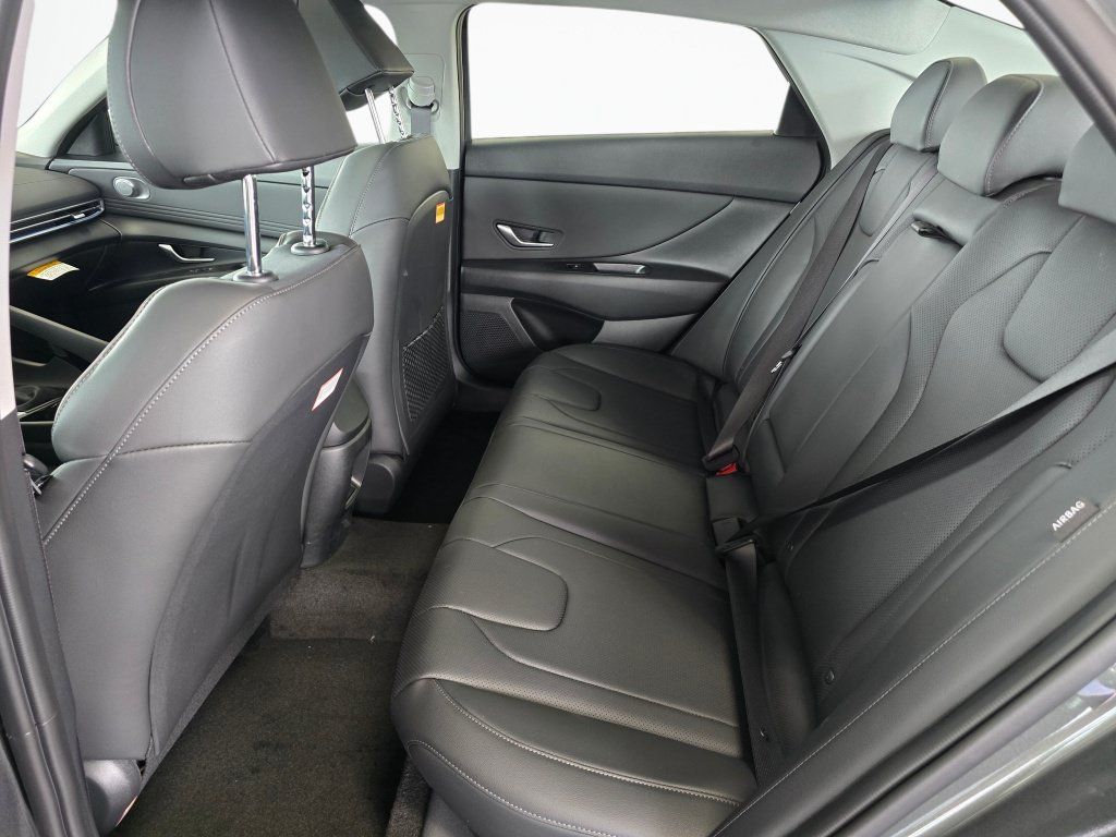 New 2026 Hyundai Elantra Limited FWD image 35