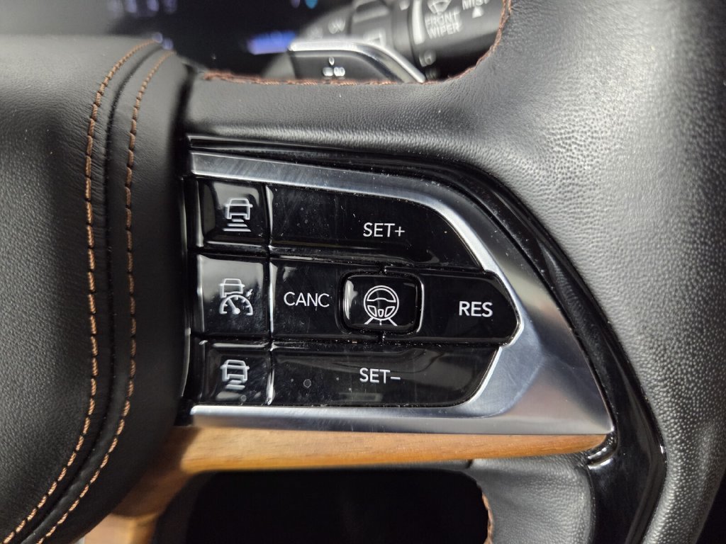 Used 2023 Jeep Grand Cherokee Summit AWD/4WD image 17