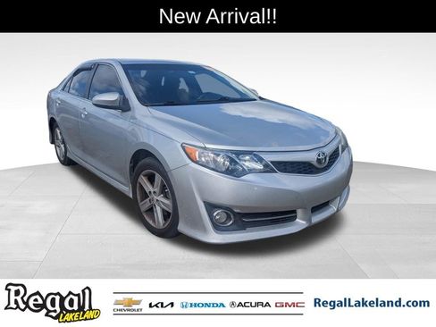 Used 2012 Toyota Camry SE image 1