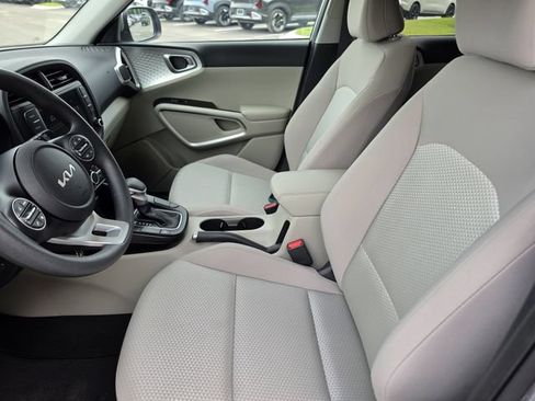 Certified 2025 Kia Soul LX w/ LX Technology Package FWD image 14