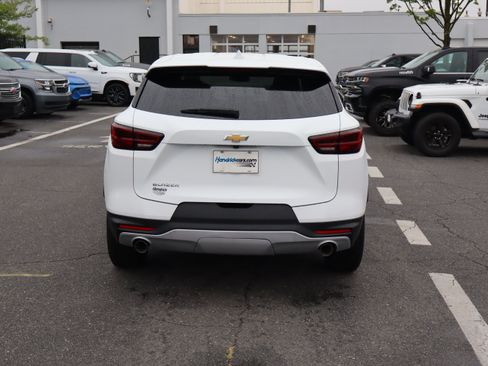 Used 2025 Chevrolet Blazer LT FWD image 9