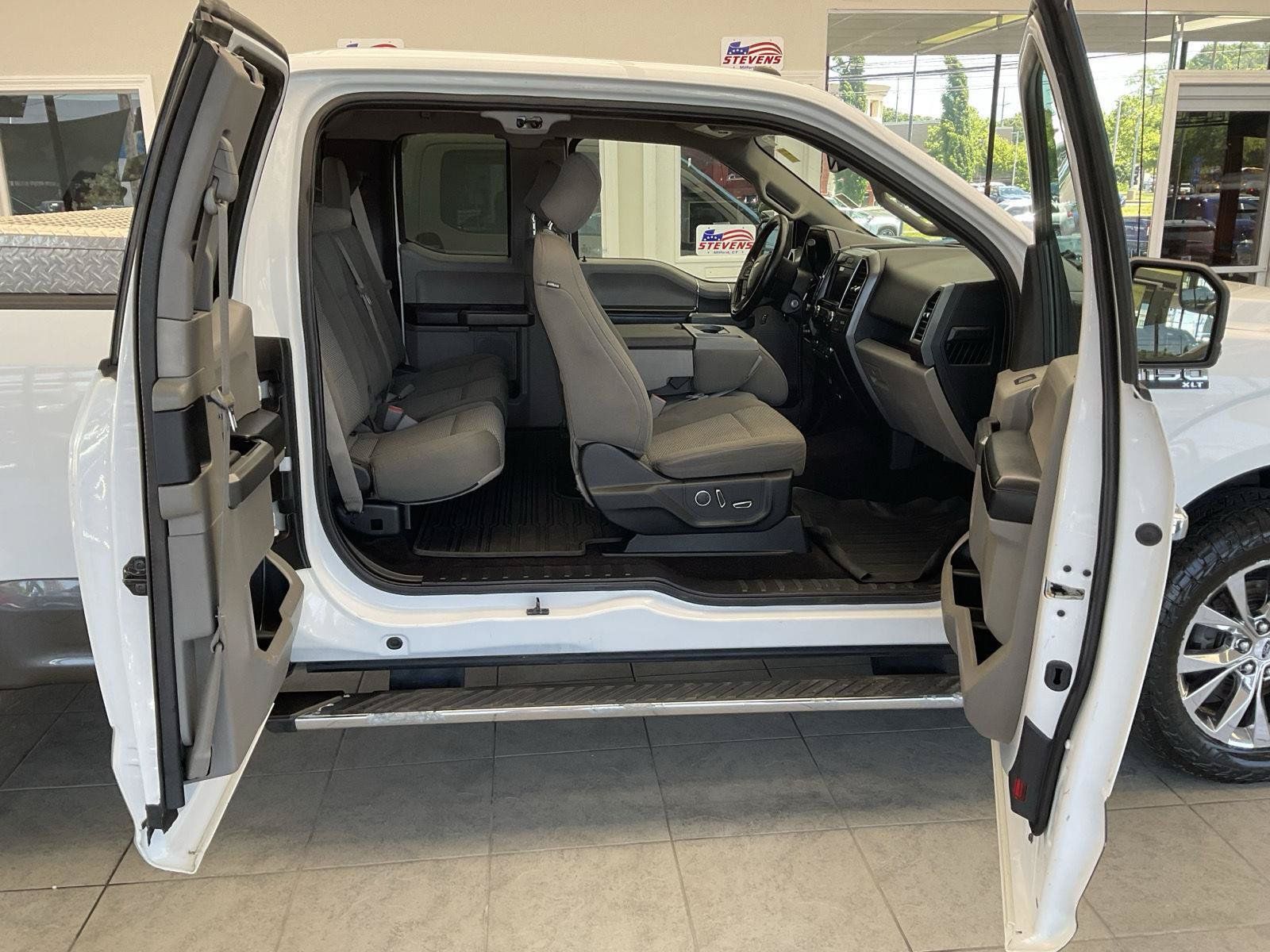 Used 2017 Ford F150 XLT w/ Equipment Group 302A Luxury AWD/4WD image 16