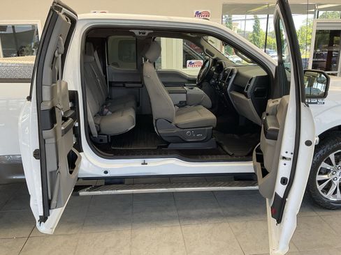 Used 2017 Ford F150 XLT w/ Equipment Group 302A Luxury AWD/4WD image 16