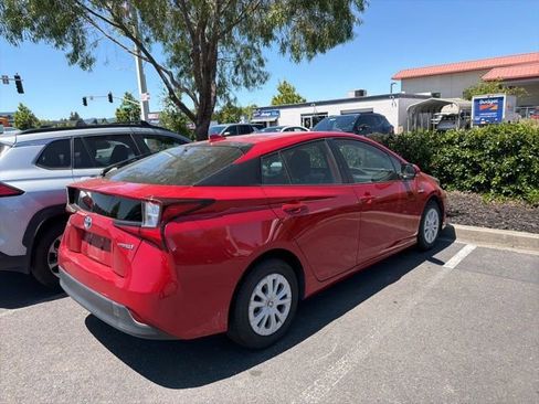 Used 2019 Toyota Prius LE FWD image 7