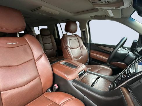 Used 2015 Cadillac Escalade ESV Luxury AWD/4WD image 13