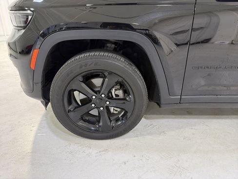 Used 2023 Jeep Grand Cherokee L Altitude image 9