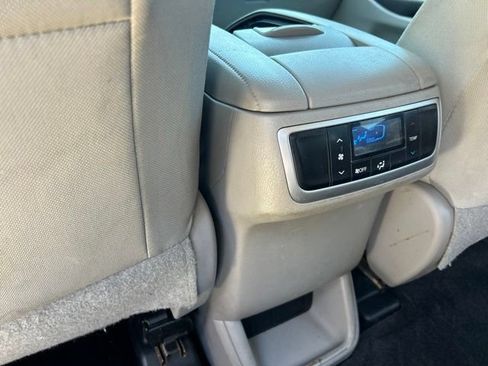 Used 2019 Toyota Highlander LE FWD image 9