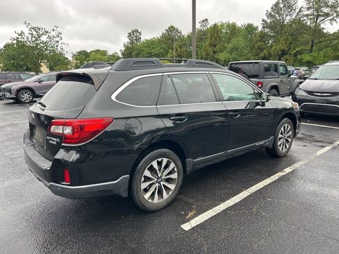 Used 2017 Subaru Outback 2.5i Limited AWD/4WD image 3