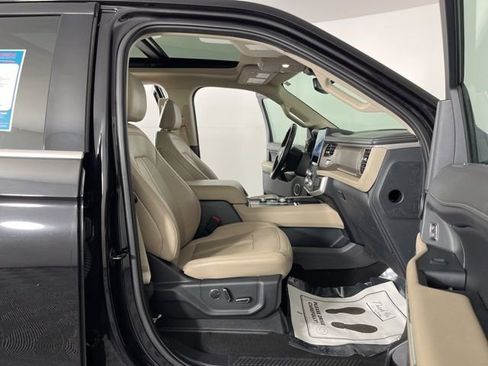 Used 2023 Ford Expedition Limited image 43