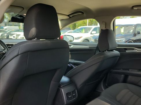 Used 2020 Ford Fusion SE FWD image 14