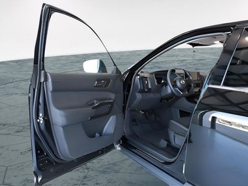 Used 2025 Nissan Pathfinder S image 14