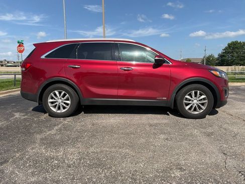 Used 2018 Kia Sorento LX w/ LX V6 Convenience Package AWD/4WD image 3