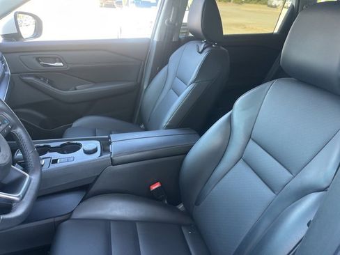 Used 2023 Nissan Rogue SV w/ SV Premium B Package image 6