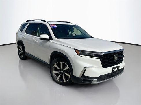 Used 2025 Honda Pilot Elite image 2