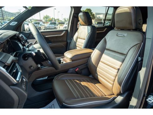New 2027 GMC Acadia Denali Ultimate w/ LPO, Black Badging Package AWD/4WD image 12