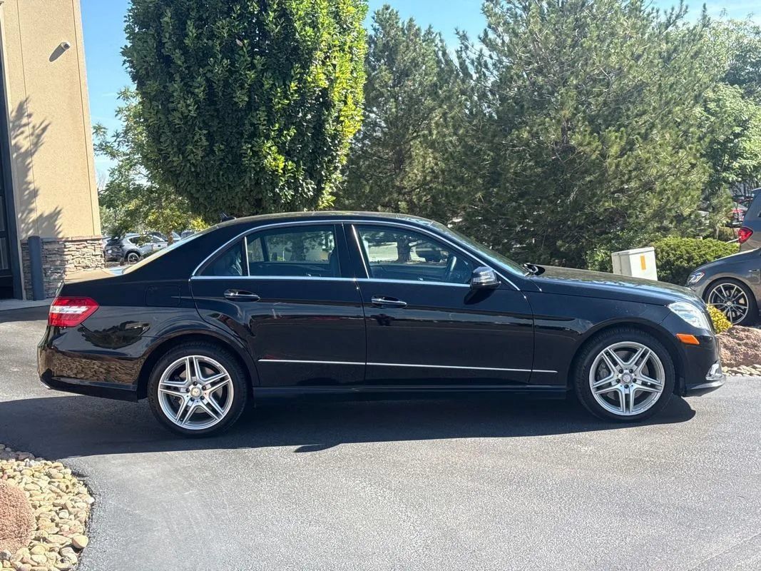 Used 2011 Mercedes-Benz E 550 4MATIC Sedan w/ Premium 2 Pkg image 3